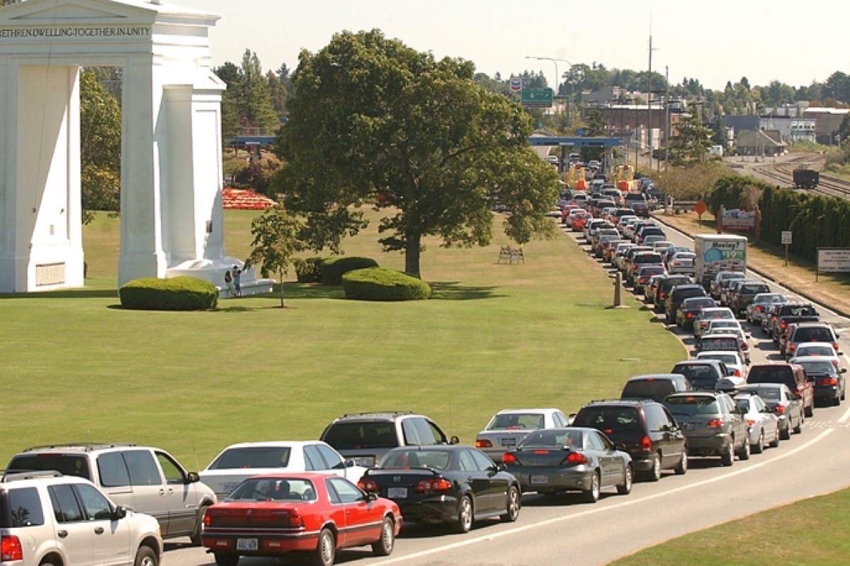 How much time will it take to cross the border at Peace Arch?